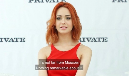 Рыжая скромница пришла на порно-интервью и вдруг не сдержалась, жадно заглатывая толстый член до горла