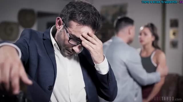 Высокооплачиваемая модель: встань на колени и заработай на своих услугах