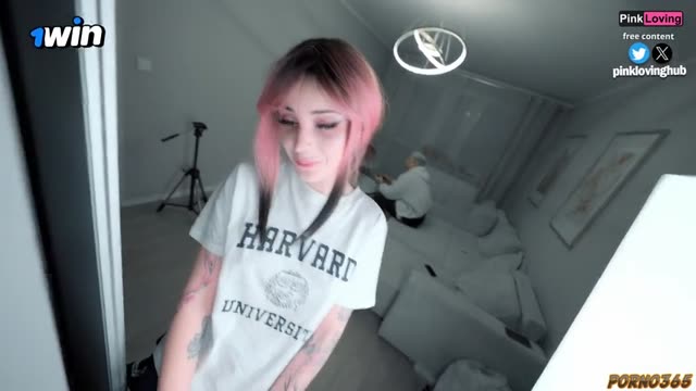 Горячая помощь другу: пока он занят приставкой, я развлекаюсь с его девушкой