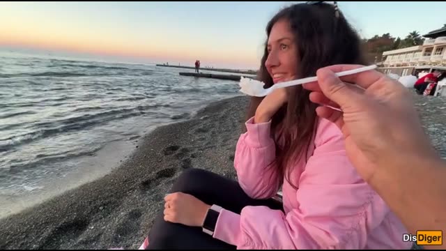 Stranger Treats Girl to a Cheburek and Brings Her to a Wild Climax Right on the Beach